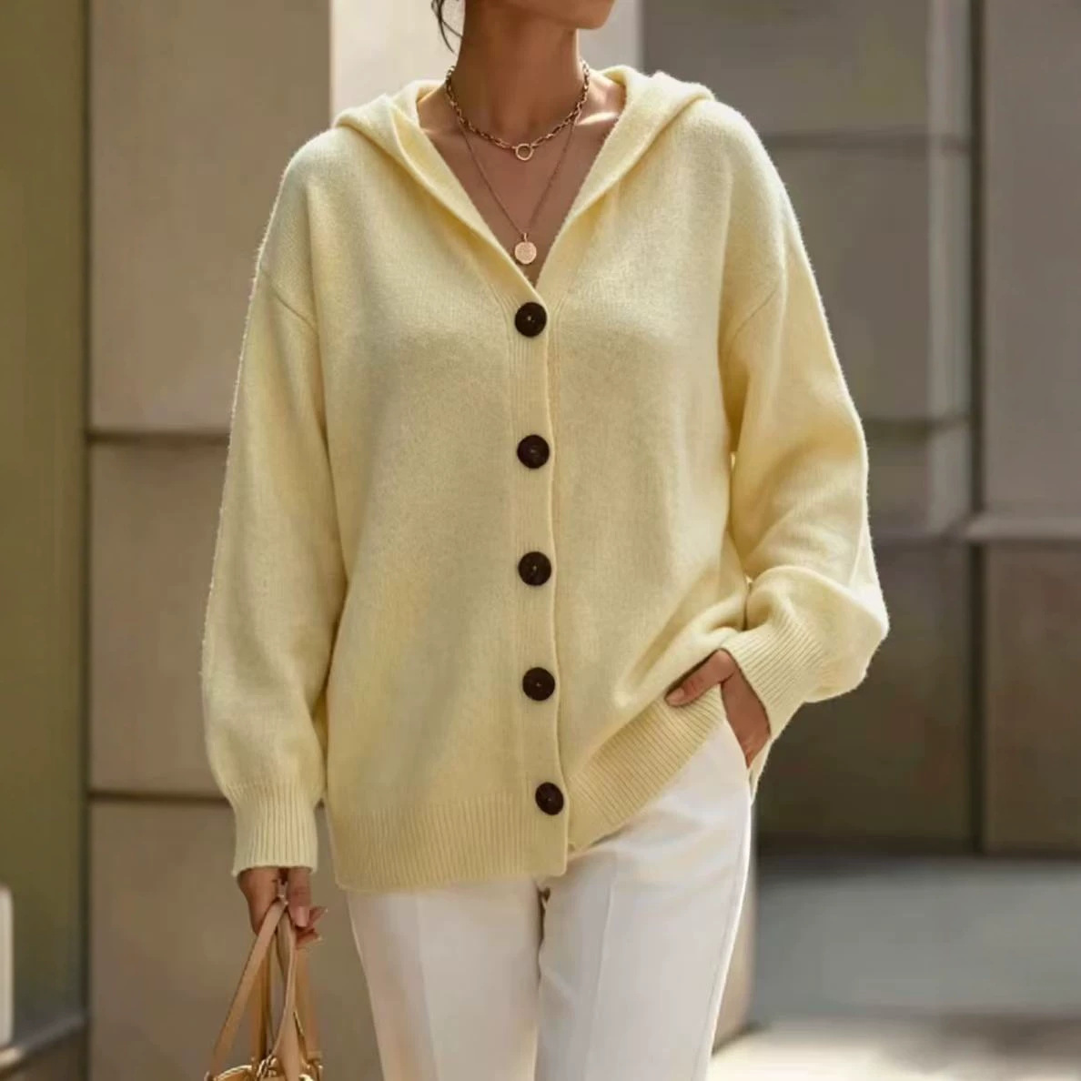ALYRA™ Nora – Cardigan Ample à Capuche