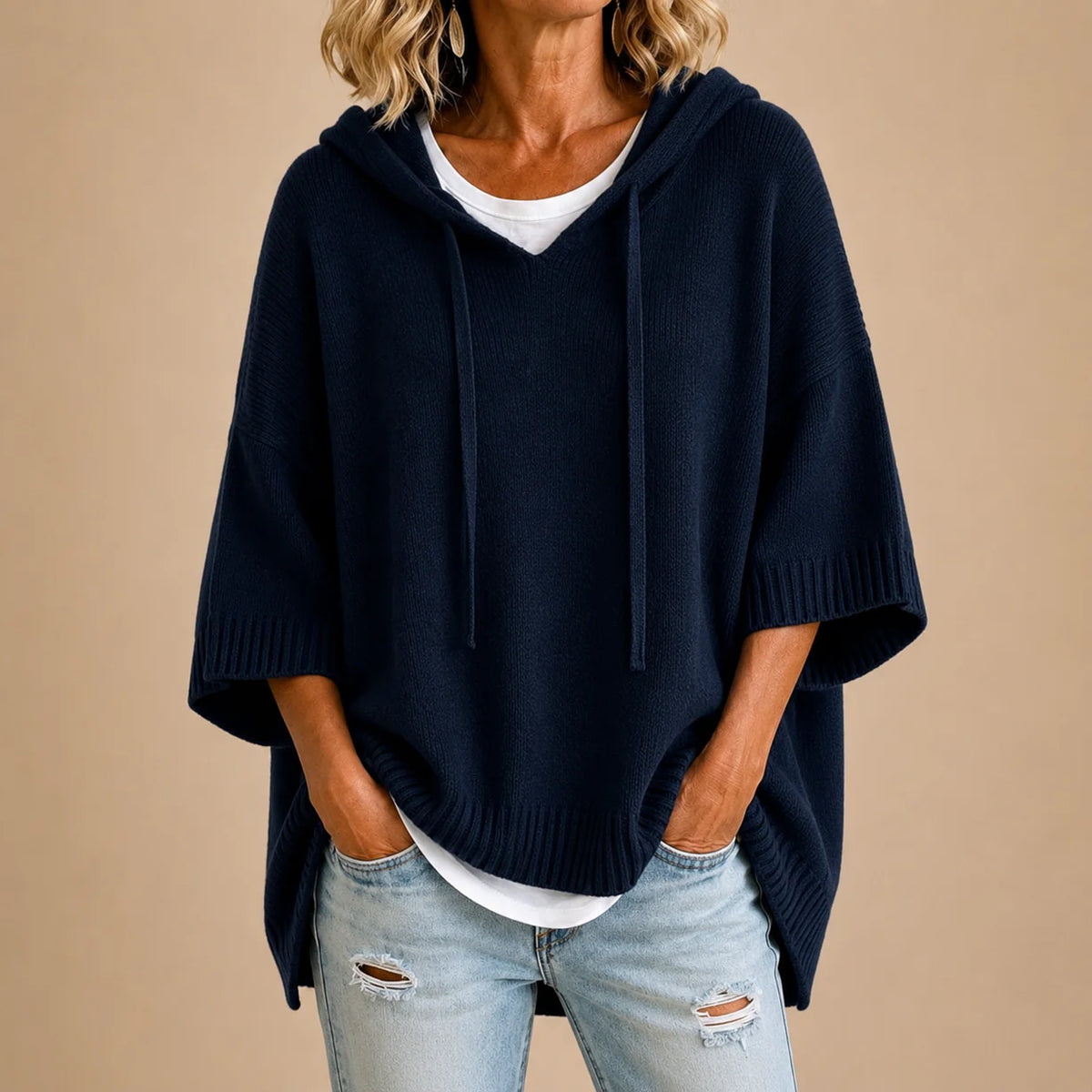 ALYRA™ Emma – Pull Poncho à Capuche
